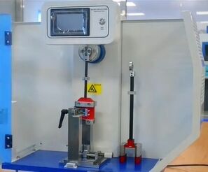購入 高精度シャルピー・アイゾット衝撃試験機、カーボンファイバー振り子ロッドおよび輸入デジタルエンコーダー搭載 オンライン製造